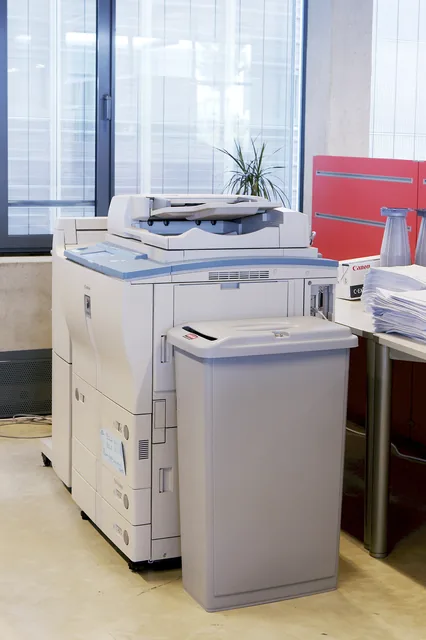 Afvalbak Rubbermaid Slim Jim vertrouwelijk 87l grs